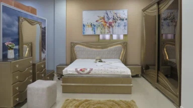 غرف نوم ذهبي وبيج