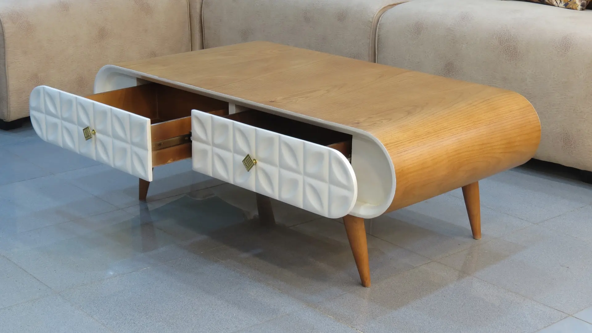 Ramona-table-02