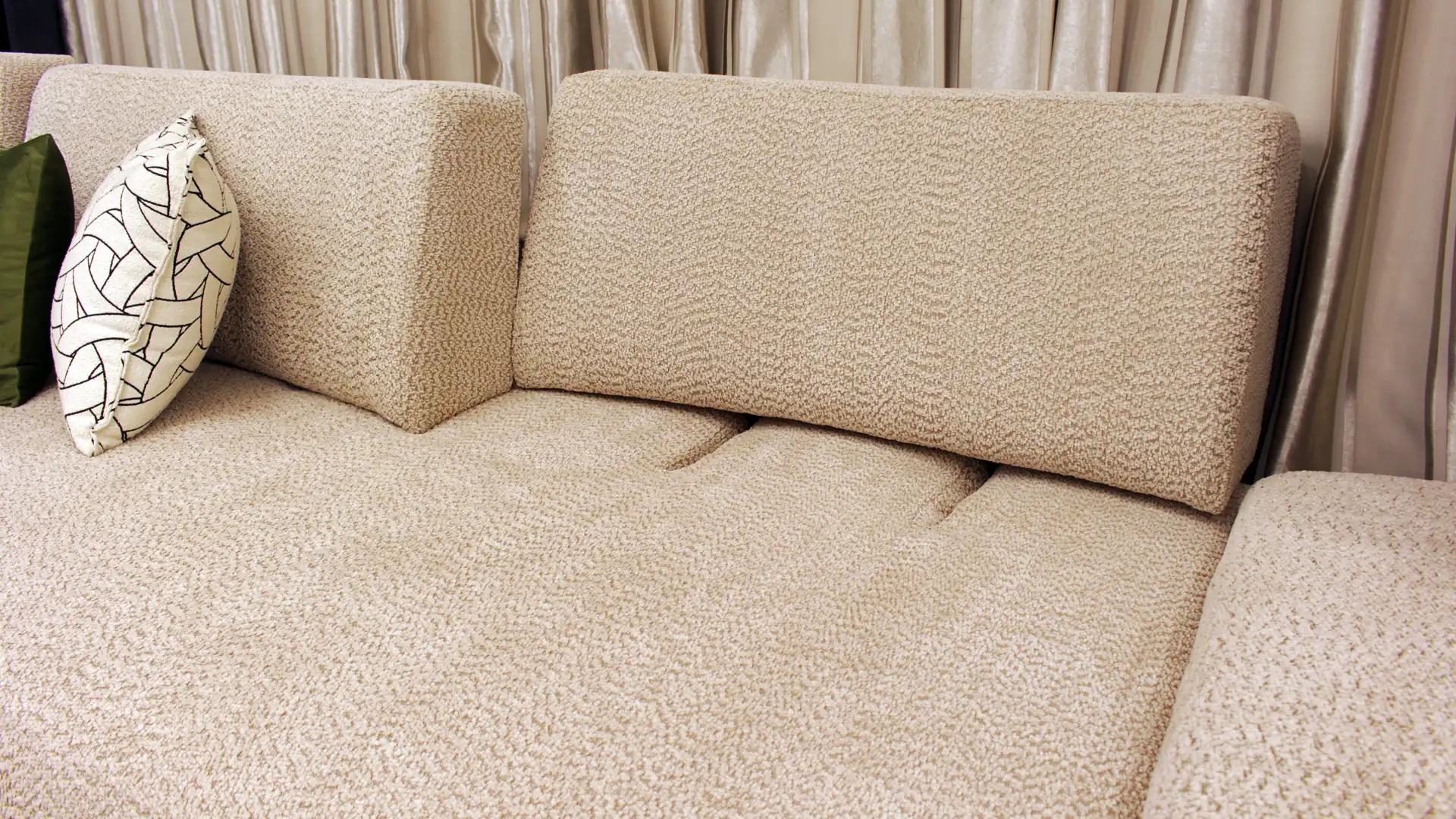 Keema-sectional-sofa-04