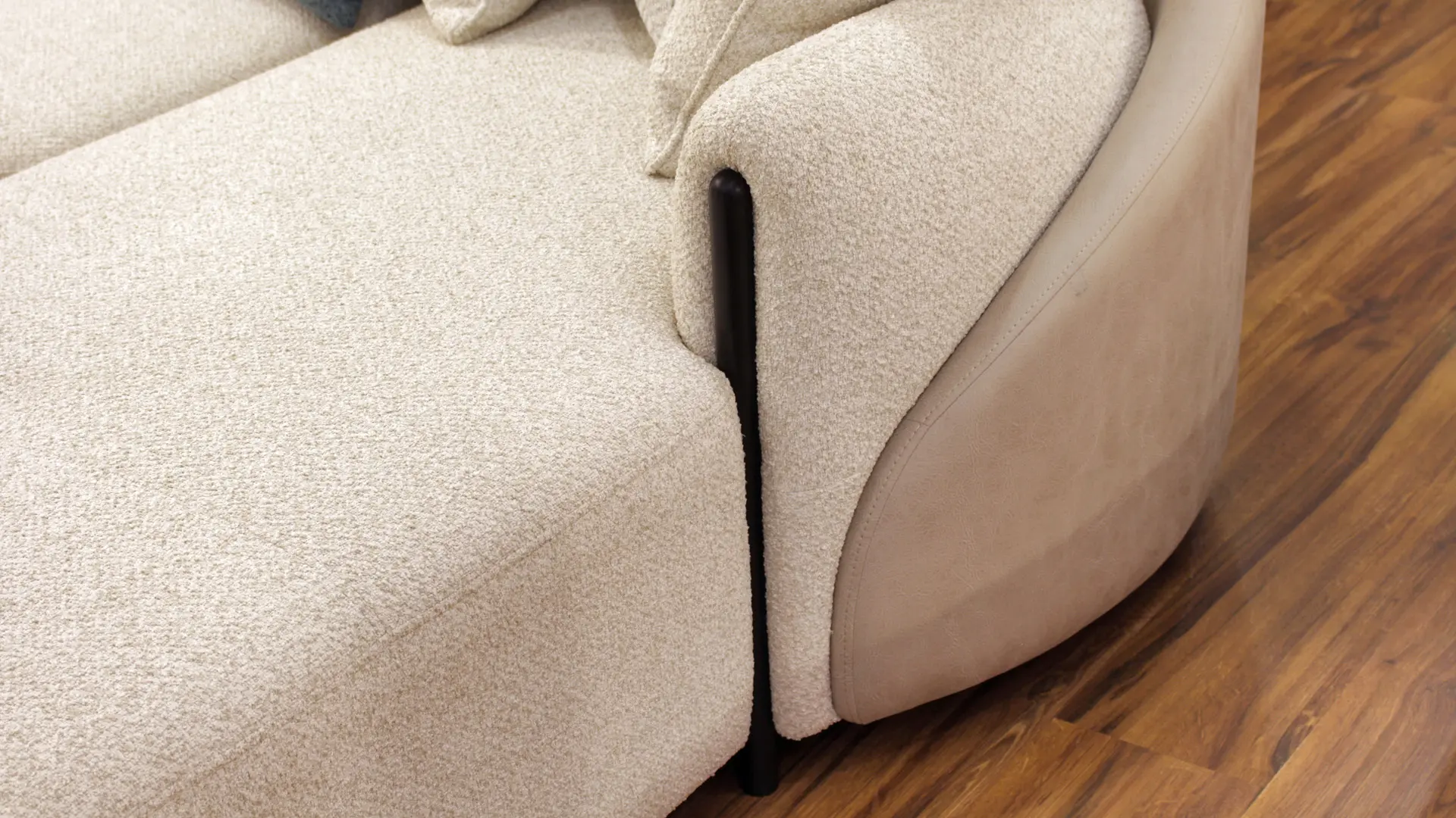 Petro-sectional-sofa-03