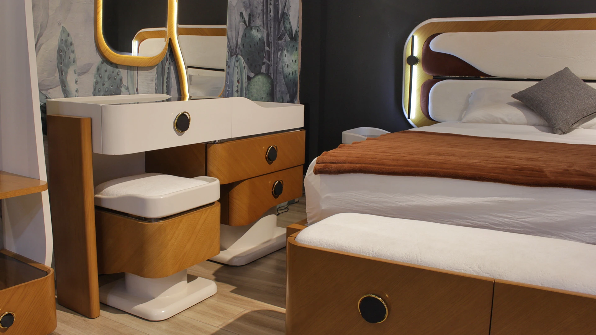 Lamar-bedroom-03