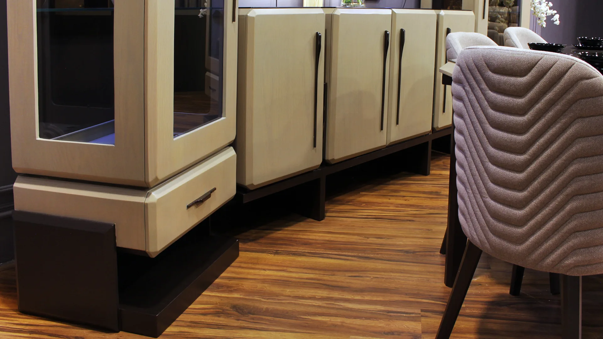 Breeze-dining-room-02