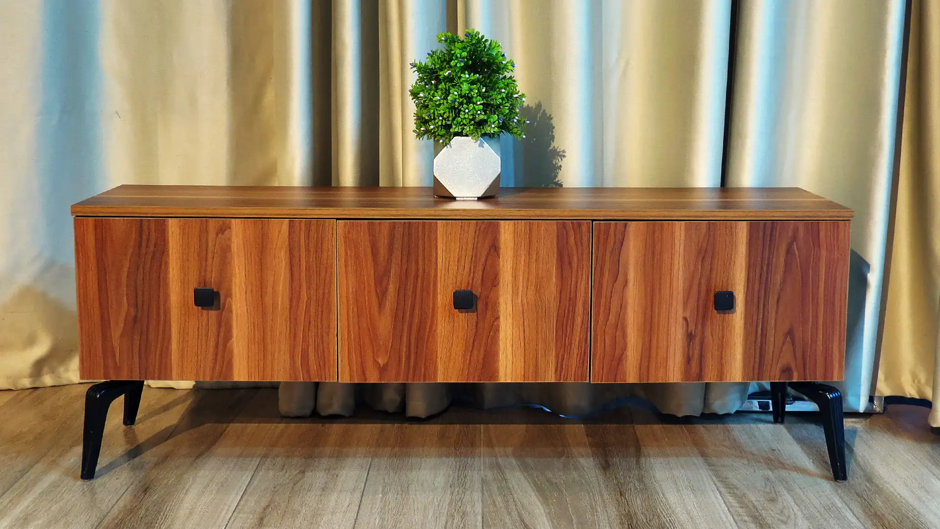 ترابيزة تليفزيون